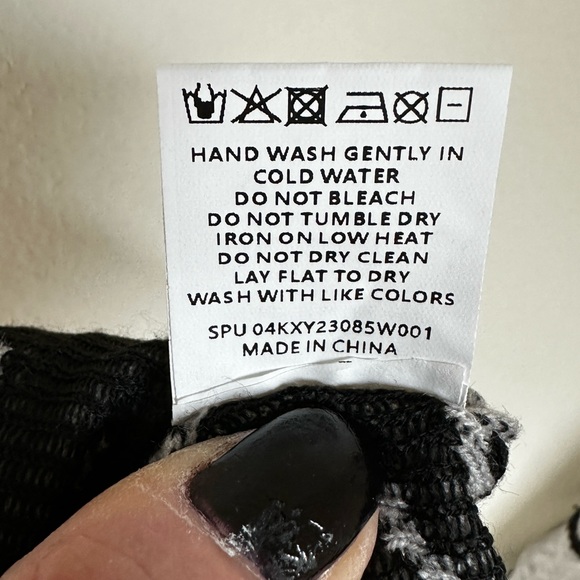 Bloom Chic Patchwork Leopard Print V Neck Pullover - Picture 3 of 6